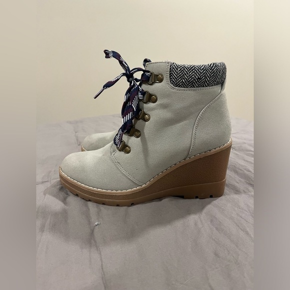 Maurices Claire Gray Knit Collar Lace Up Wedge womens size 7.5 - Picture 2 of 10